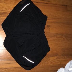 black lululemon hotty hot shorts size 4